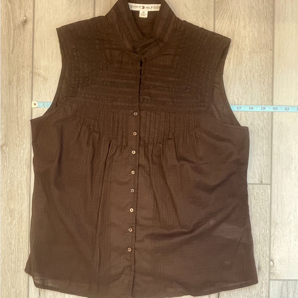 Tommy Hilfiger sleeveless button top size medium
